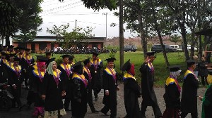 UGP Kembali Wisuda 181 Sarjana